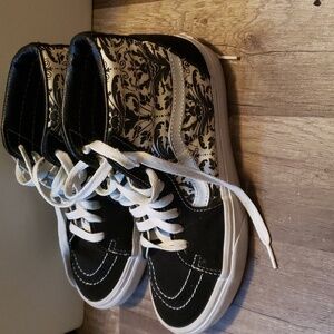 Vans - Black & White Pattern